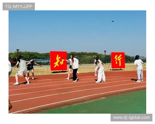 在绿茵奔跑中点燃梦想让汗水成为通往辉煌未来的坚定力量永不息前行